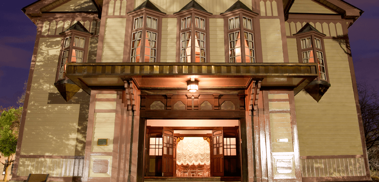 講堂ライトアップ